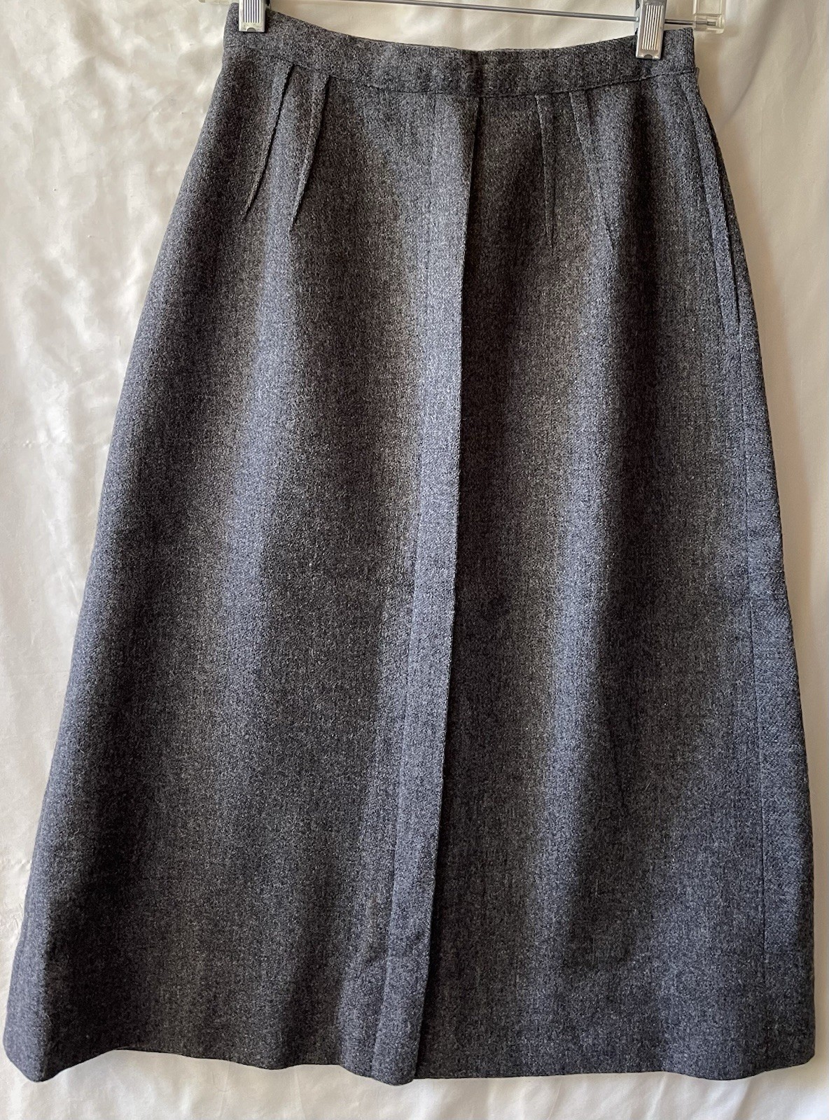 Vintage 50&rsquo;s Gray Wool A-Line Skirt, 25&Prime; Waist 28.5&Prime; Length Partially Lined VGC
