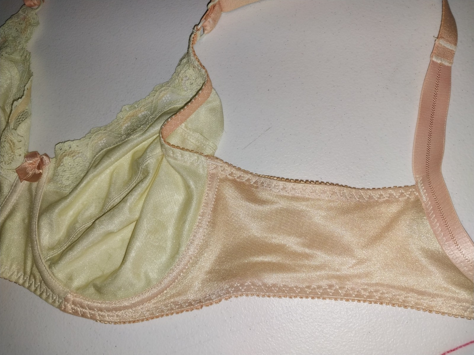 VTG SILKY NYLON PEACH YELLOW DAISY FLOWER UW BRA HANES NWT BIT POINTY PIN UP 36D