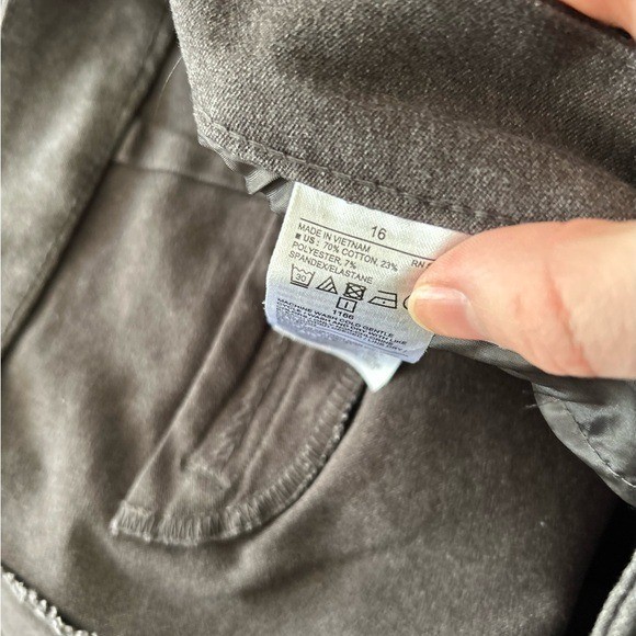 Old Navy Charcoal Gray Pixie Pants Size 16