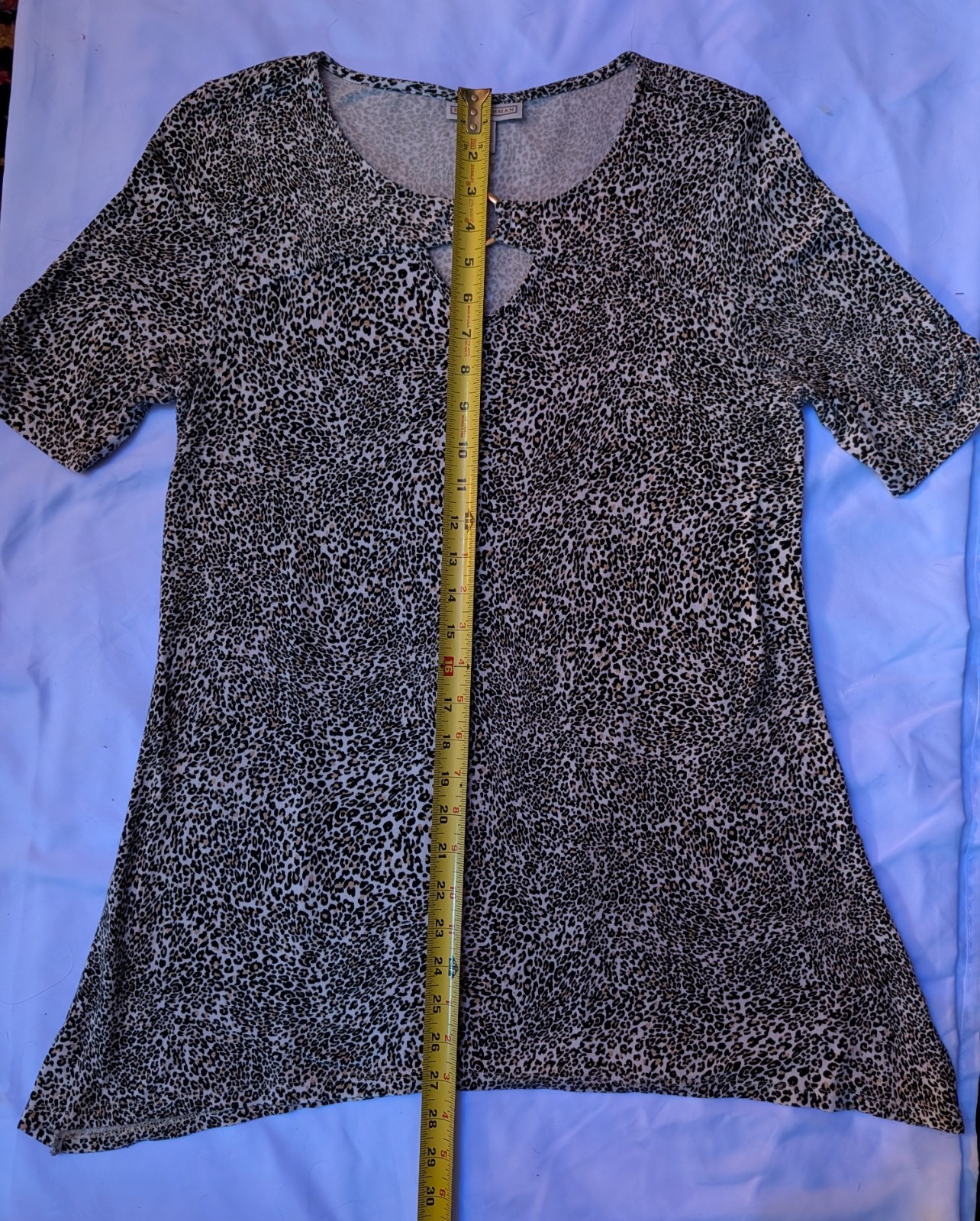 Dana Buchman Vintage Women Sz M Leopard Print V Neck Top Asymmetrical Waist