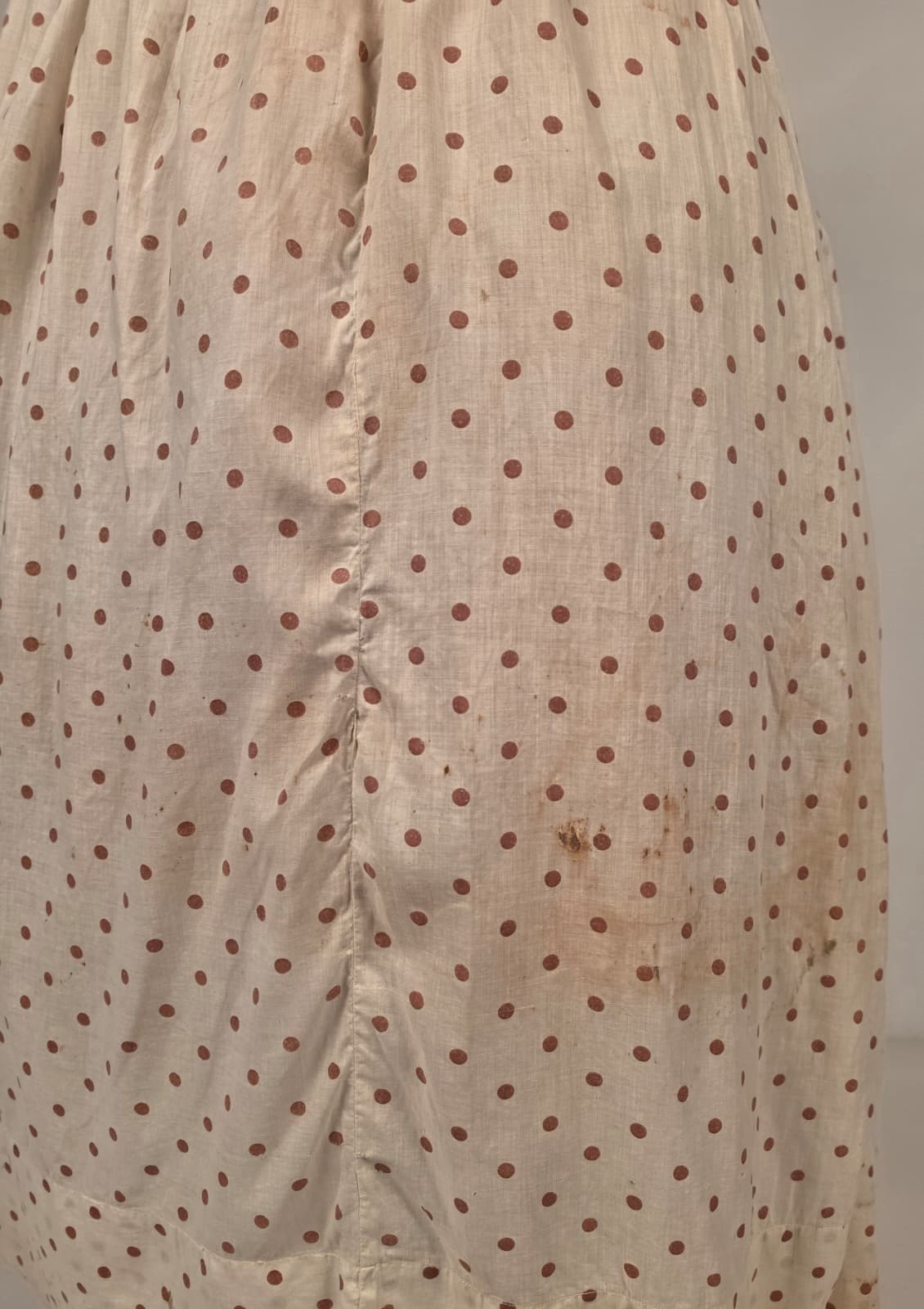 VICTORIAN 1890’S POLKA DOT PRINT COTTON DRESS W PUFF SLEEVES + BUTTON FRONT