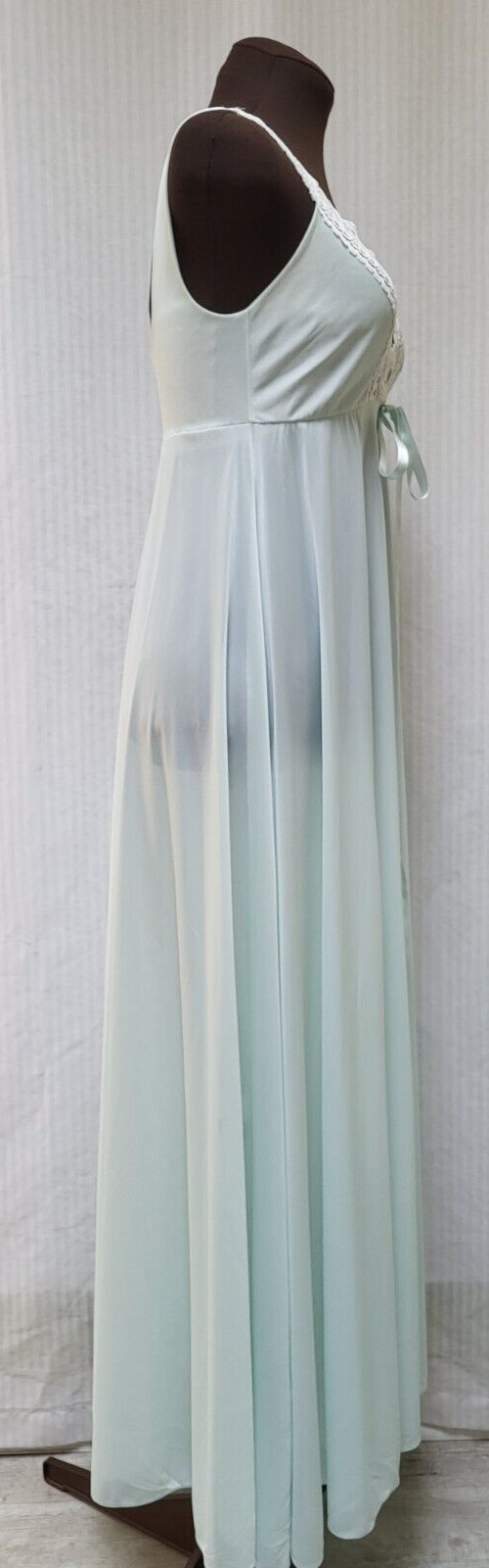 Vintage OLGA Pale Aqua SECRET HUG Nylon Nightgown – Size 34 (Small) EUC