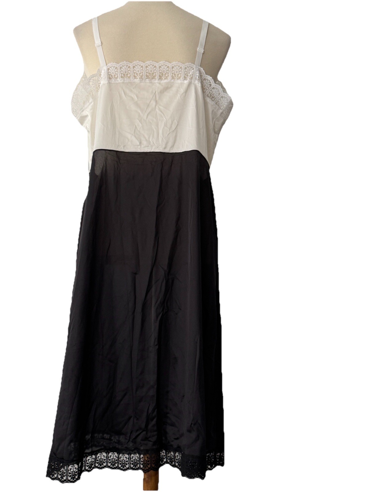 Dixie Belle USA Adjustable Strap Full Slip (42Average) Blk/Wh Color Block NEW