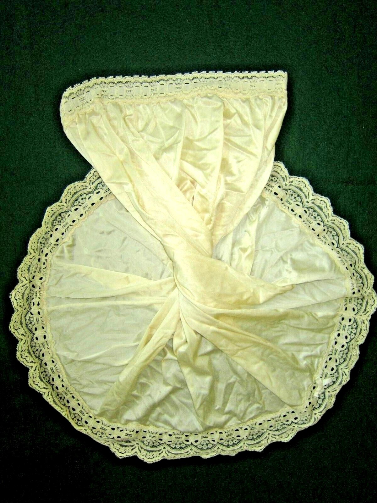 Vintage OLGA SECRET HUG SATIN NYLON WIDE SCALLOPED Floral Lace Silky Half Slip M