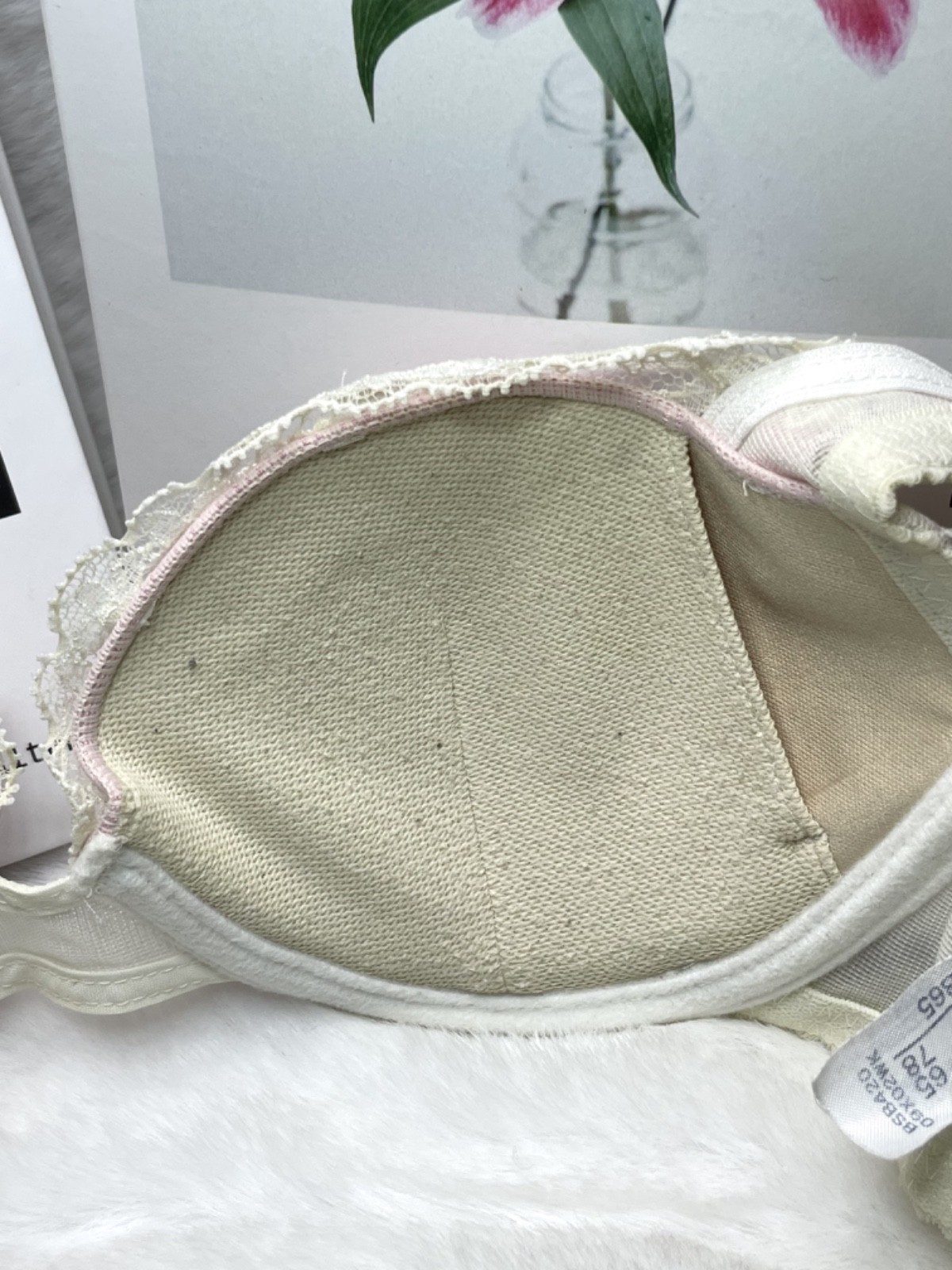 VTG WACOAL Pink Lightly Lined Soft Cup 30B Nylon Lace Underwire Bra Back Closure
