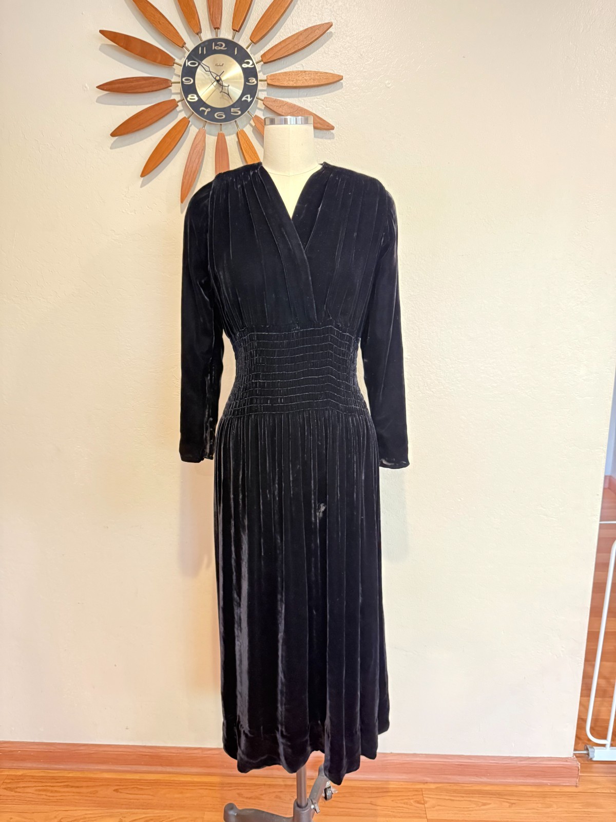 1940s Black Silk Velvet Evening Dress Volup