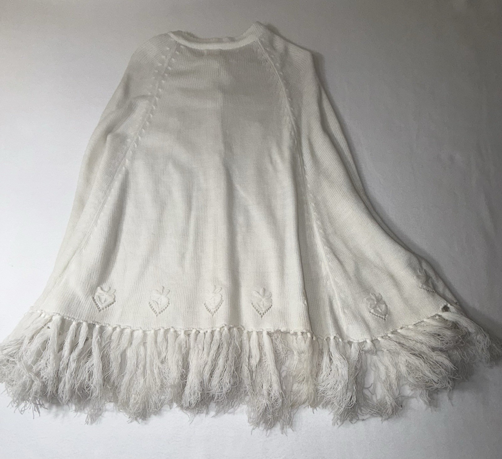 Ladies Glamour Knit Poncho Cape Wrap With Fringe 1960&rsquo;s Vintage Rare White