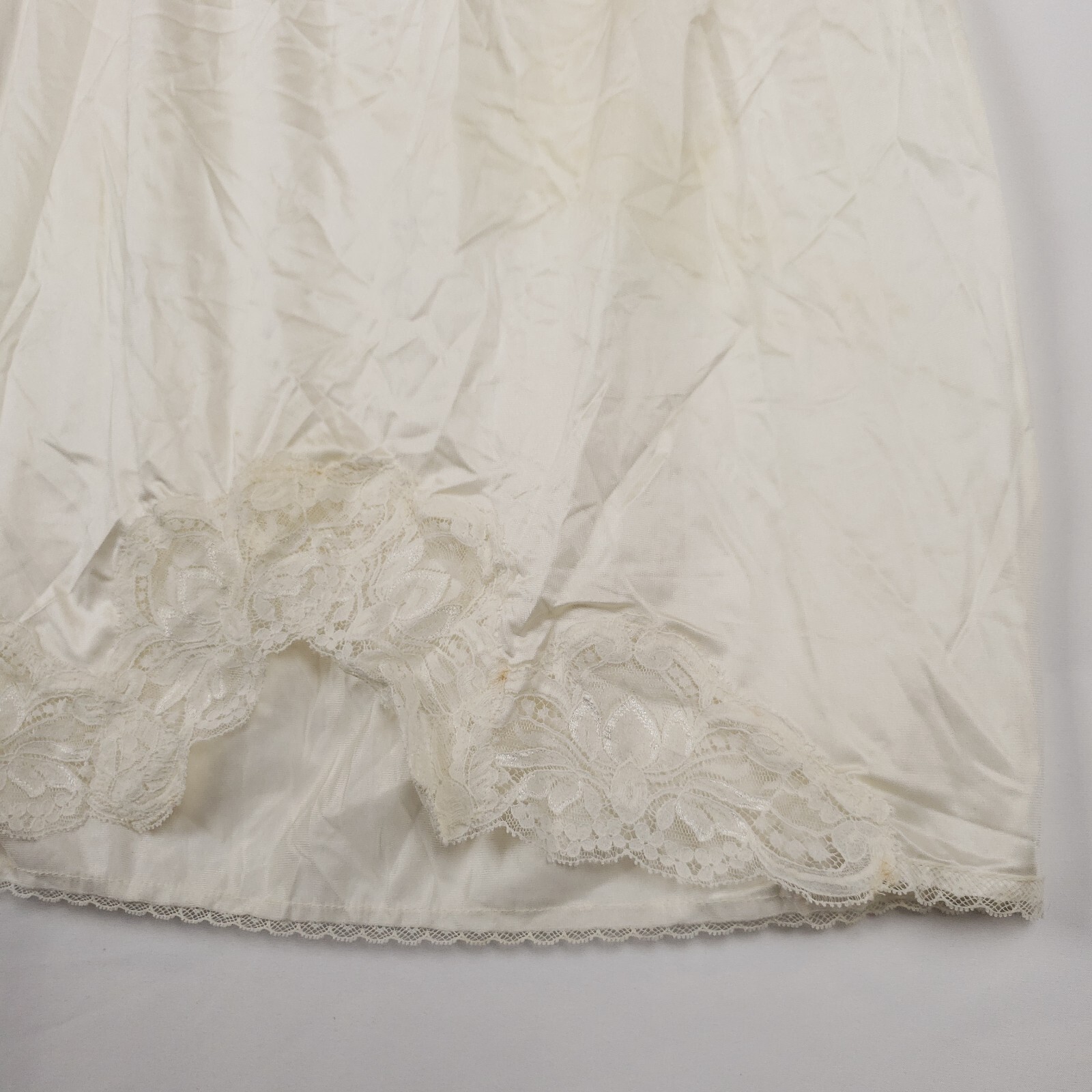 Vintage Olga Half-Slip Medium 25&Prime; in Beige Lace Trim 100% Nylon Tags Attached!