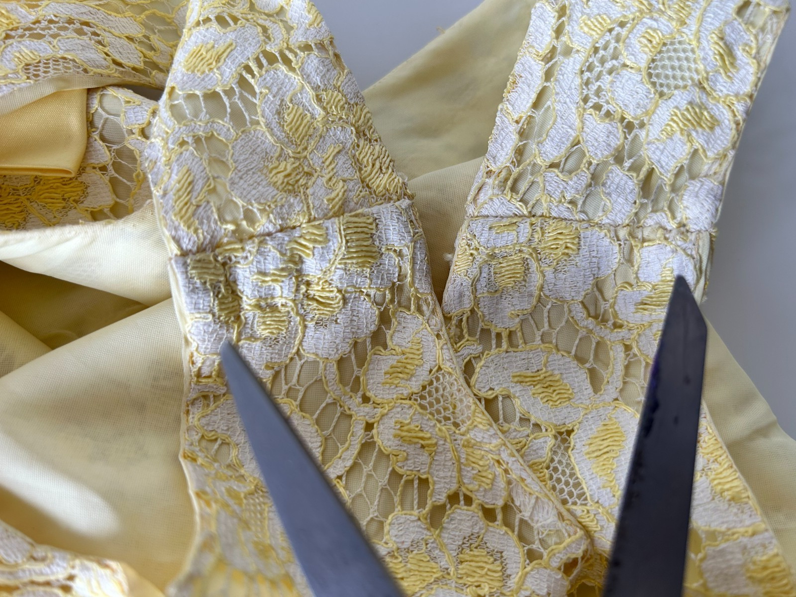 50s Lace Column Dress Size Small 4-6 Yellow Bow Backless Sleeveless Vintage VGUC
