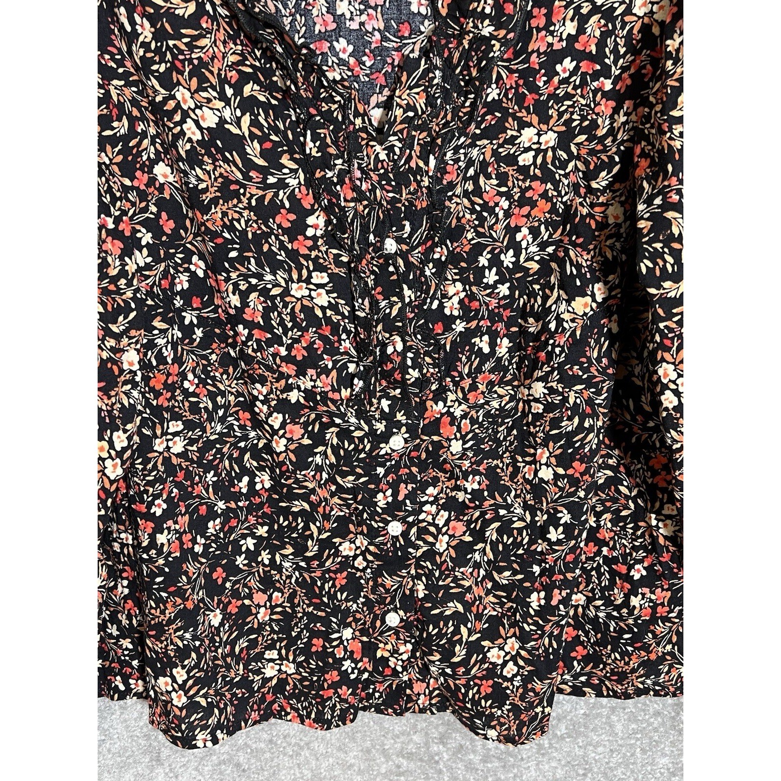 Old Navy Top Womens Size M Black Dark Floral Puff Sleeve V-Neck Button Up NWT