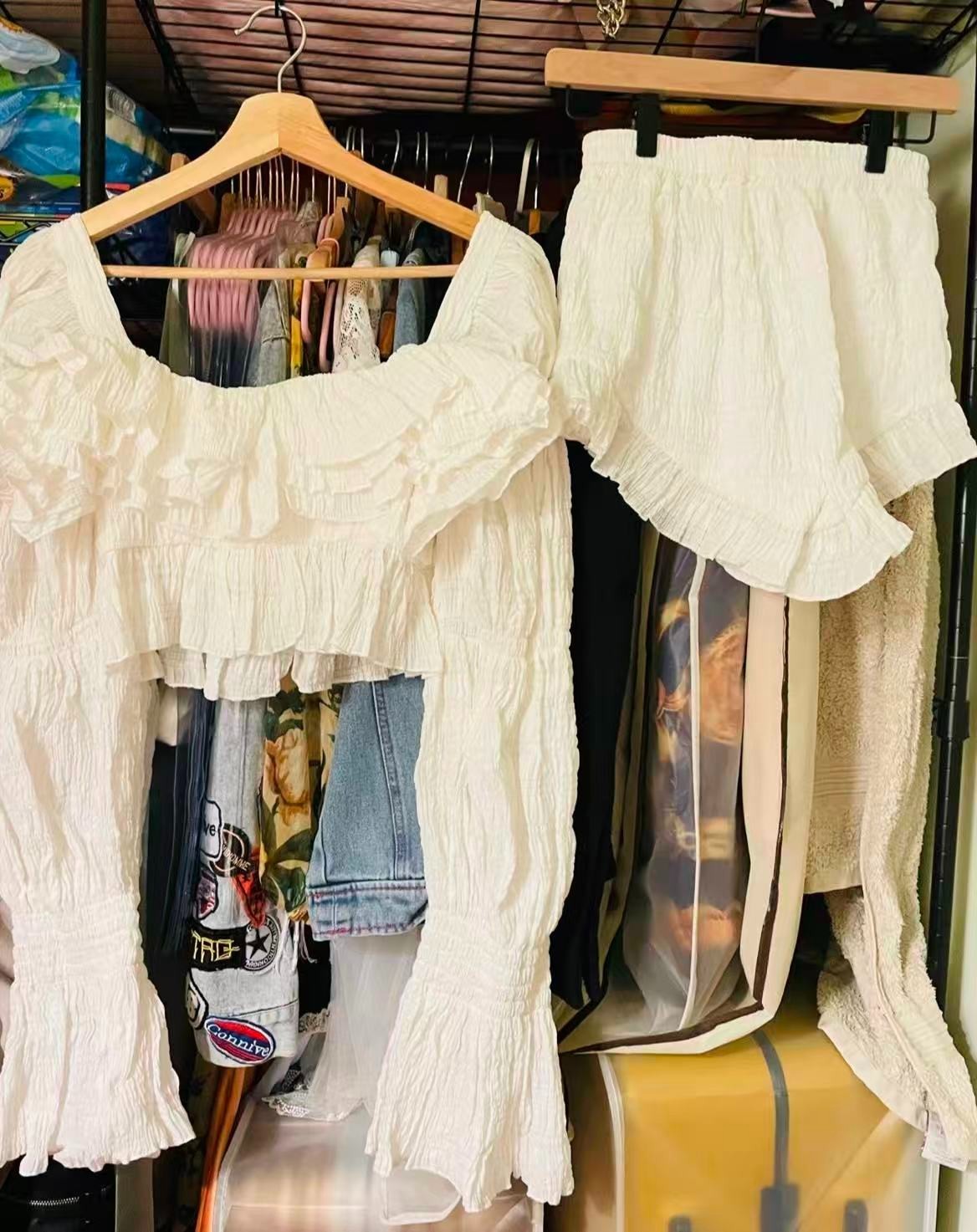 Vintage Puff sleeved off the shoulder top fabric fungus shorts set