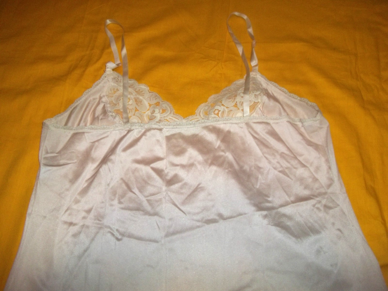 VTG Vanity Fair Pink Lace Piqant Satin Camisole Tank Top Size 38 style 17-764