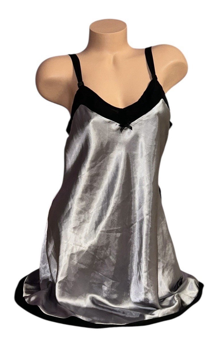 GILLIGAN & O’MALLEY Silver Shiny Satin Black Trim Nightie Nightgown M