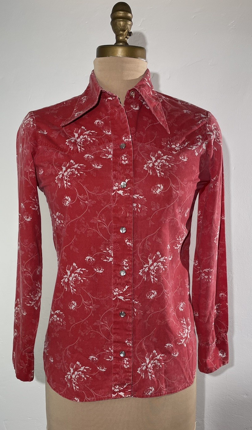 Wrangler Western Shirt Pearl Snap Women&rsquo;s SZ S Red Floral Heavy Wear Hole USA