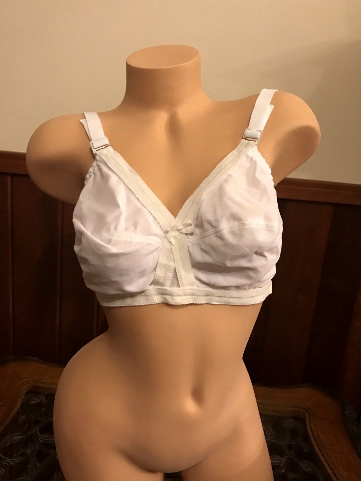 Vintage Bra Support Nylon Wide Strap White Lycra Spandex Smooth 1970s NEW Sz 40D