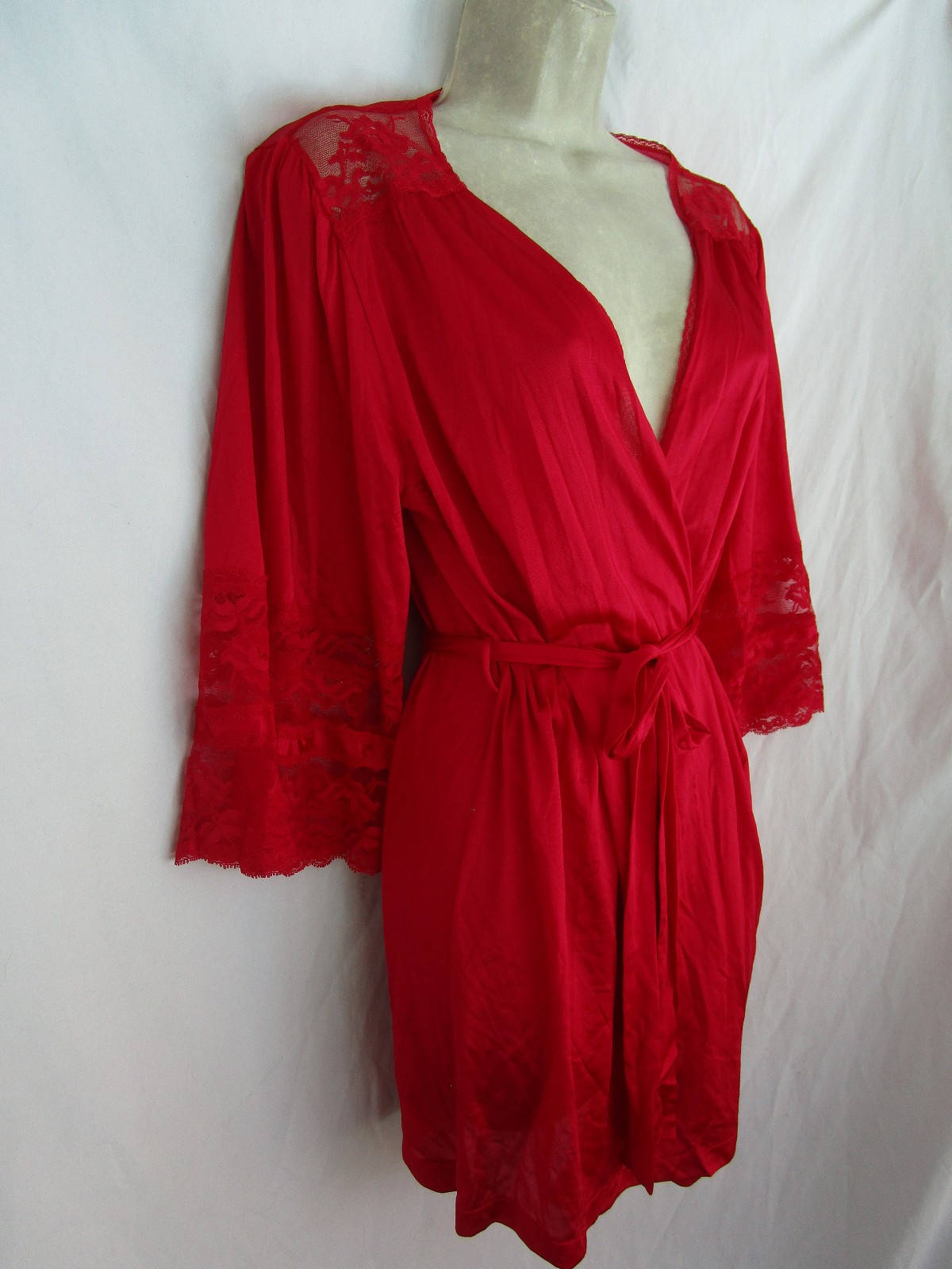 Vtg TexSheen Slinky Shiny RED Short Wrap Robe All Nylon 7&Prime; Sleeve Lace M