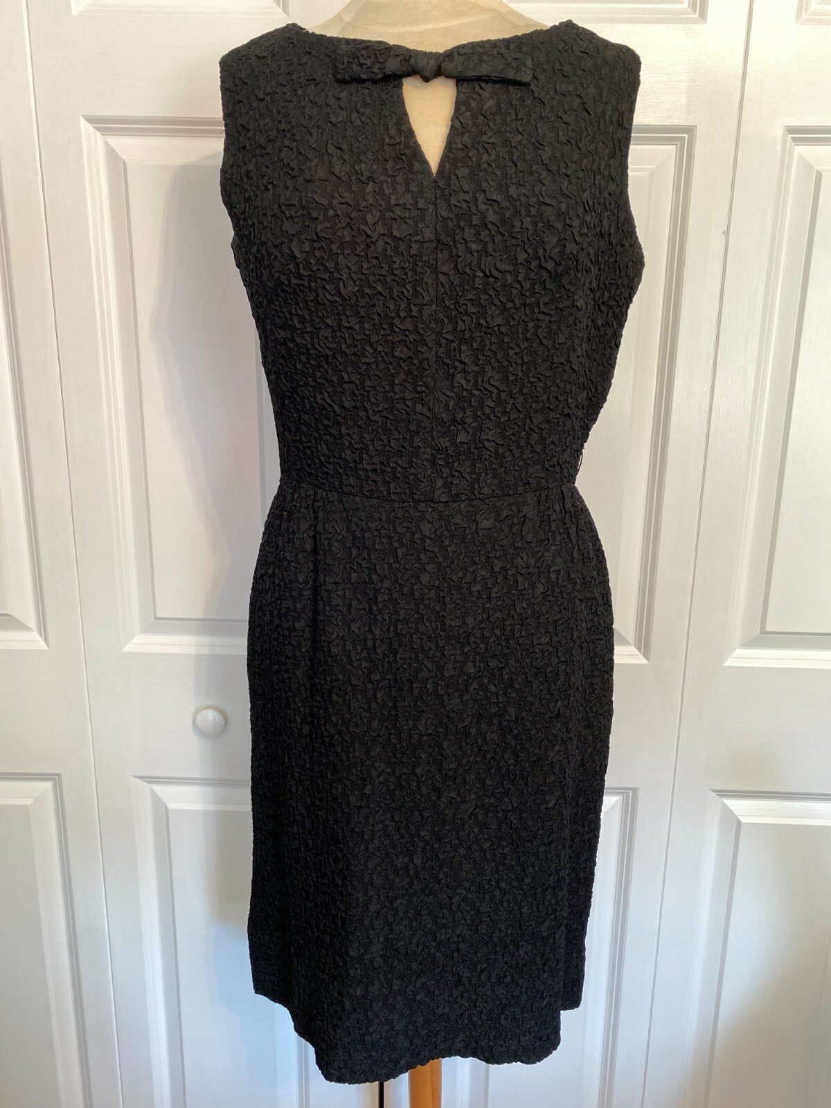1950s-1960s black sleeveless texture sheath dress lined Sz 8? 30&Prime; waist 38&Prime; bust