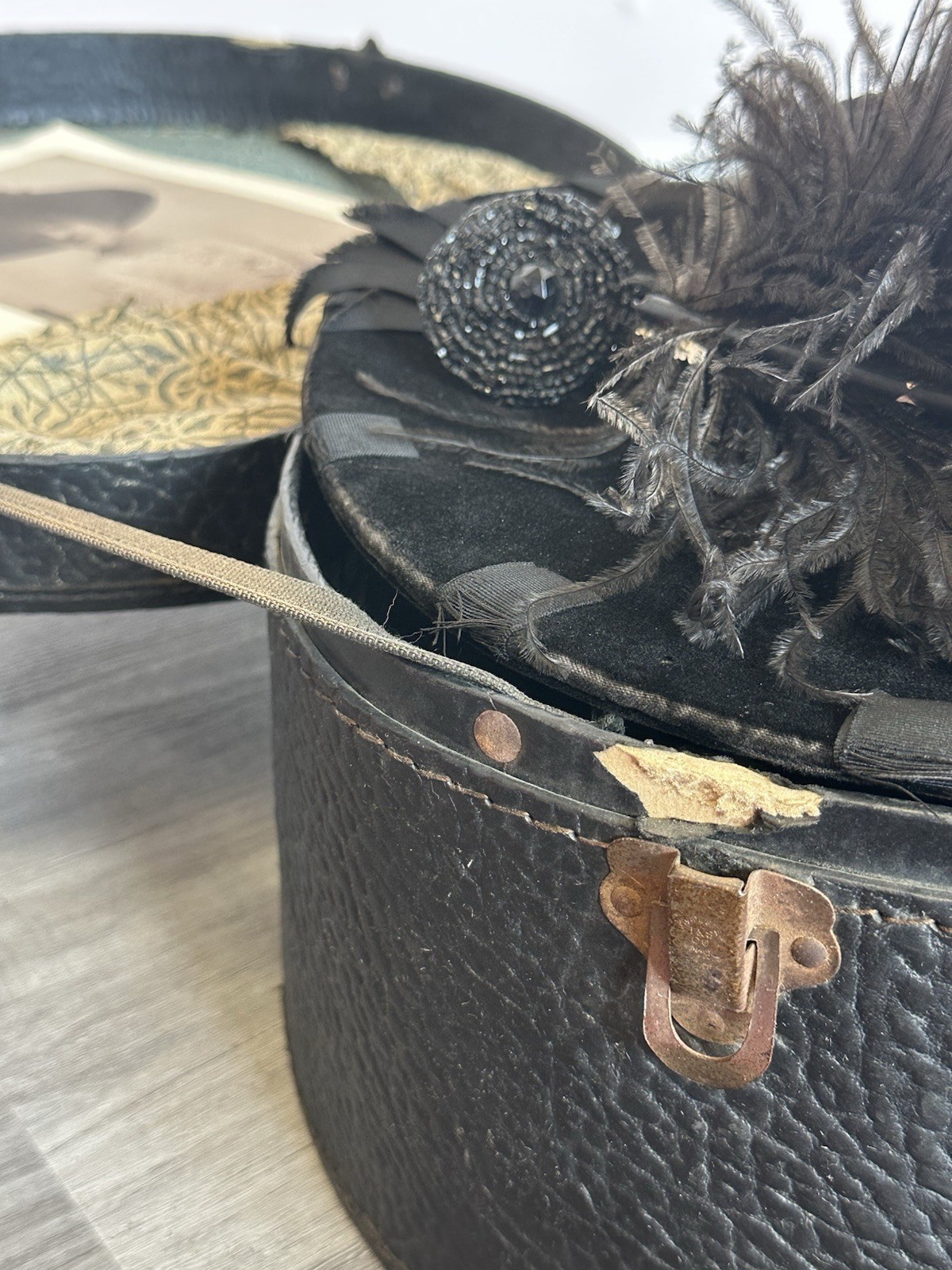Antique Ostrich Feather Edwardian Ladies Hat 1900s W/Case Velvet Ribbon Plume