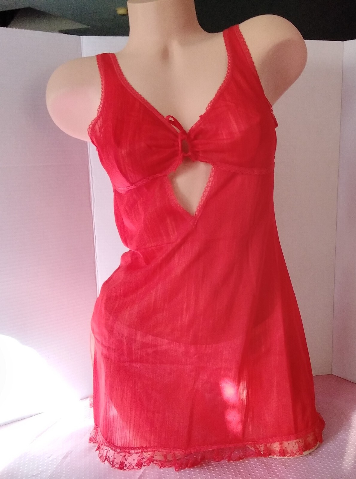 Vintage 60&rsquo;s – 70&rsquo;s Chemise Baby Doll European Retro Red Lace S
