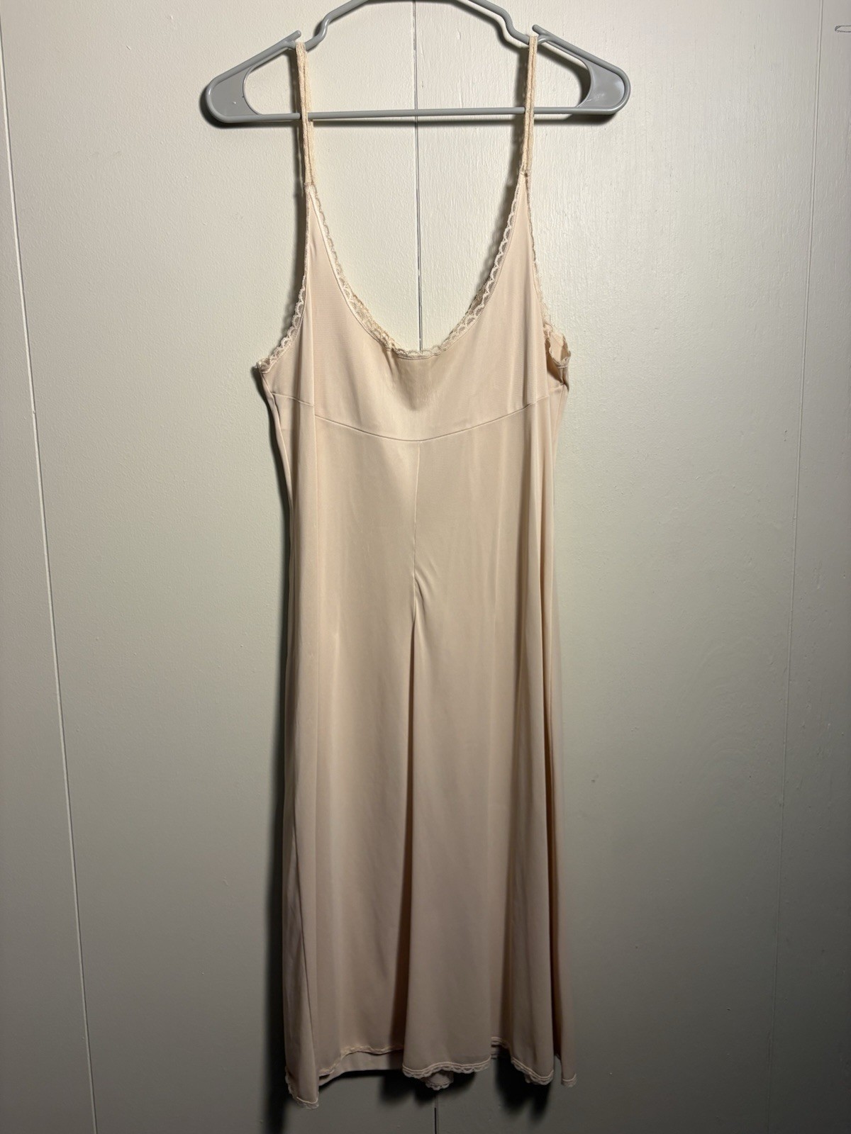 Vintage Vassarette Full Slip Nude Beige Size 38L Pin up Glamour lingerie Boudoir