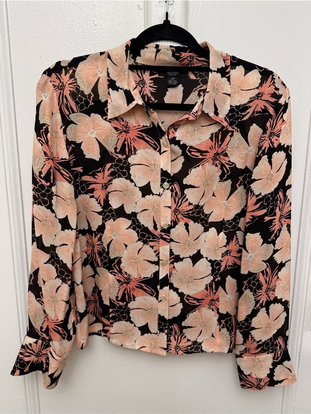 Vintage Y2K Alfani 100% Silk Floral Button Up Blouse in Peach Pink & Black 12P