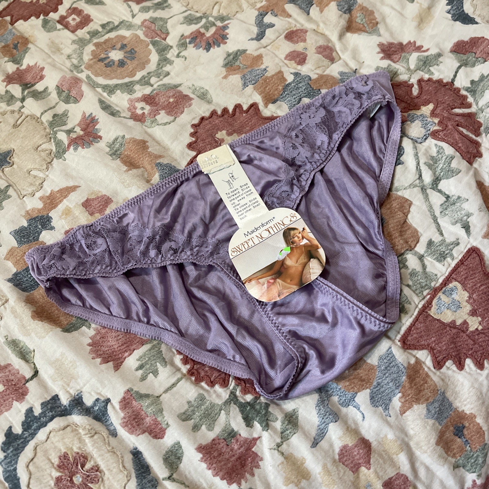 Maidenform Sweet Nothings Classic Satin & Lace Bikini Panties Large NWT Lilac