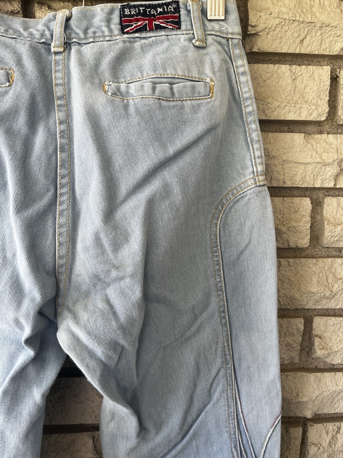 Vintage Brittania Lightwash Bell Bottom Rainbow Stitched 1970’s Jeans W: 28
