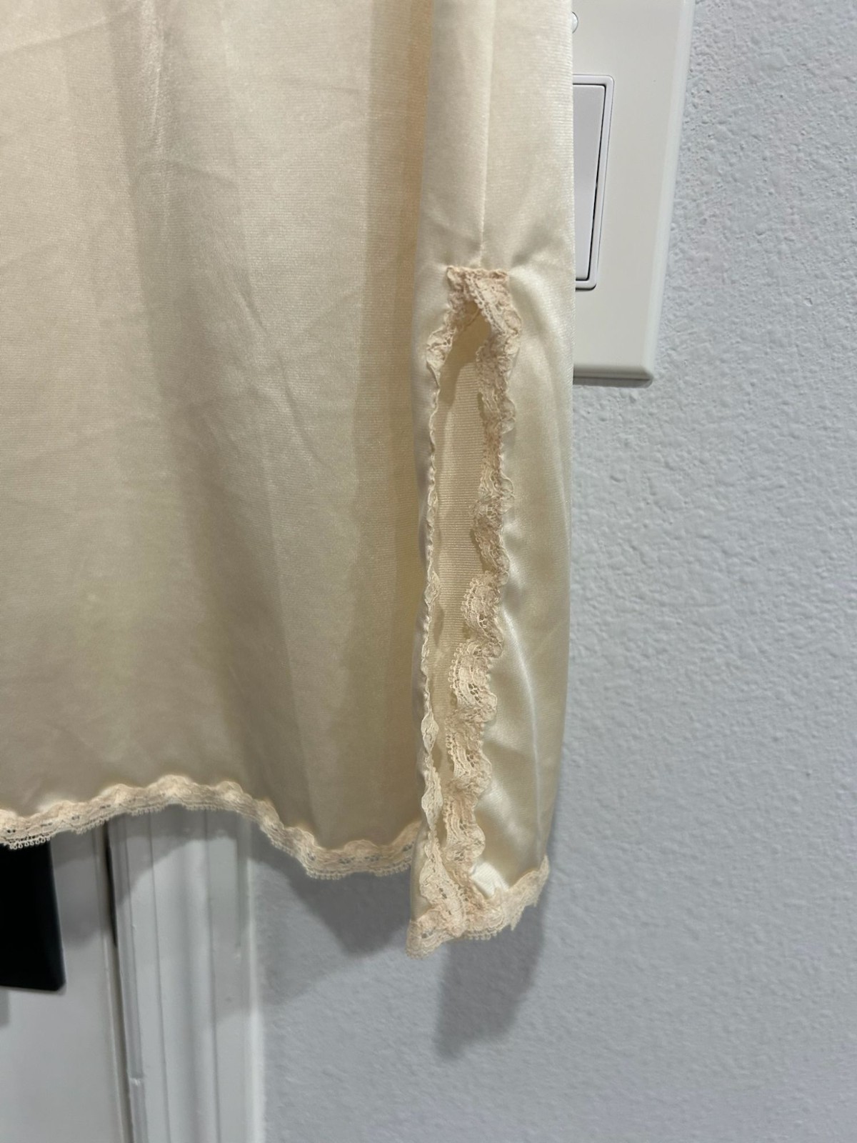 Vanity Fair Large Cream Nylon Half Slip Lace Hem Ethereal Romanticcore