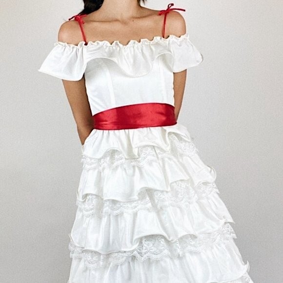 Gone With The Wind Scarlett O&rsquo;Hara White Tiered Lace Ruffle Prayer Wedding Dress