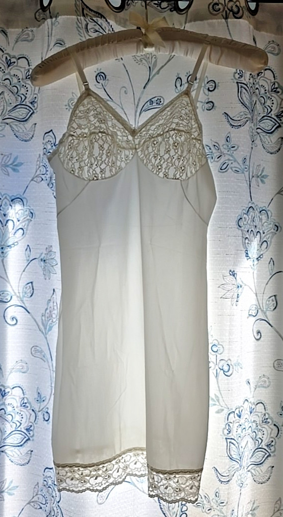 Vtg Womens Slip Dress Nightie Sz 32 White Cream Poly Blend Lacey Trim Coquette