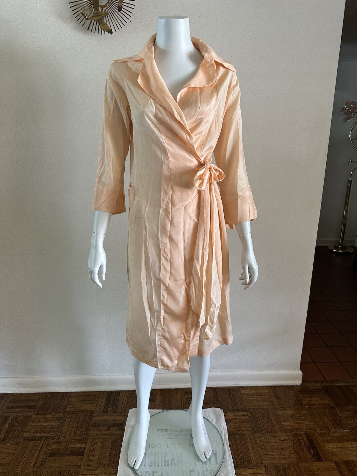 1930s 40s Peach Rayon Satin Robe Art Deco Wrap Boudoir Dressing Gown S Vintage