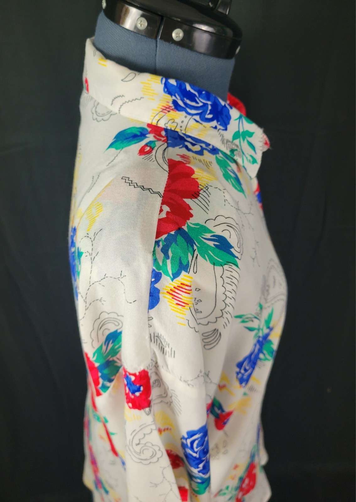 Vtg JP Cllctns White S/S Button Down w Red/Blue/Yellow/Green Florals Size S/M?