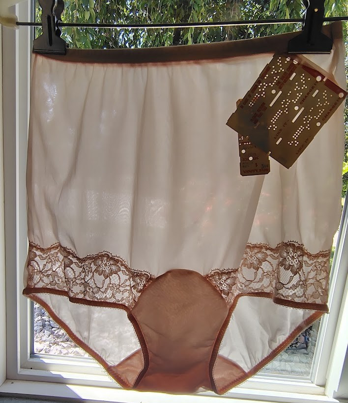 Vintage VANITY FAIR 100% Nylon Tricot Brushed Gusset Granny Sissy Panties 5 S/M