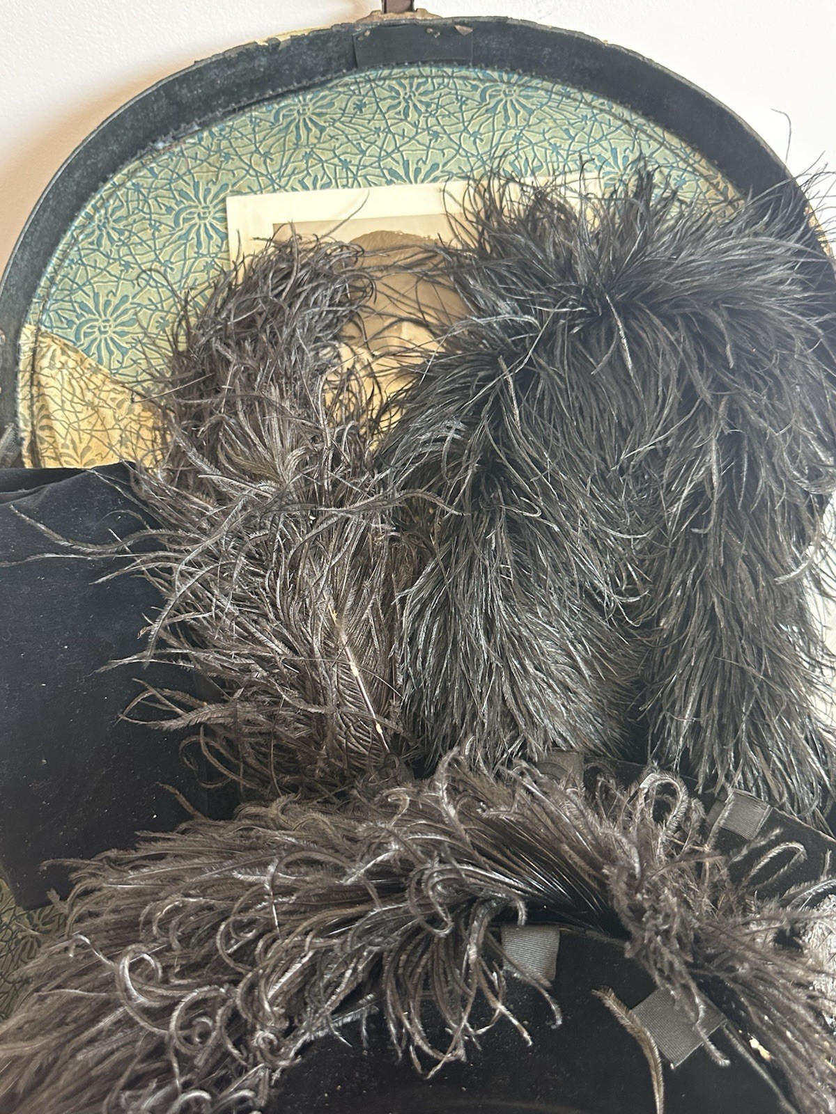 Antique Ostrich Feather Edwardian Ladies Hat 1900s W/Case Velvet Ribbon Plume