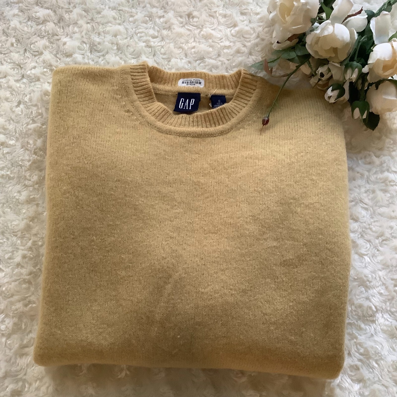 Gap 100% lambswool mustard pullover boxy sweater Universal Studios preppy S Y2K