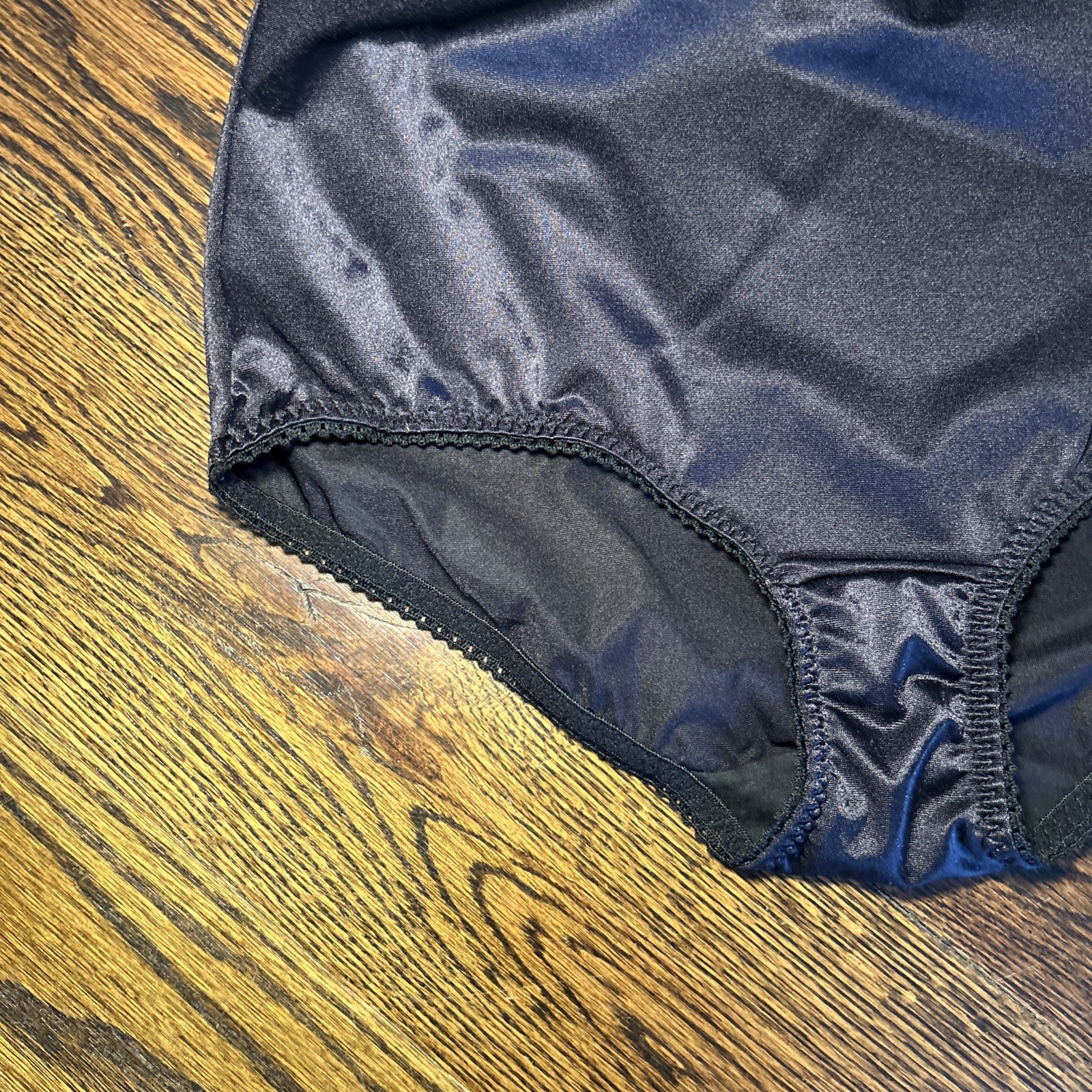 3X Vassarette Undershapers 40001 Light Control Briefs Panties Second Skin Satin