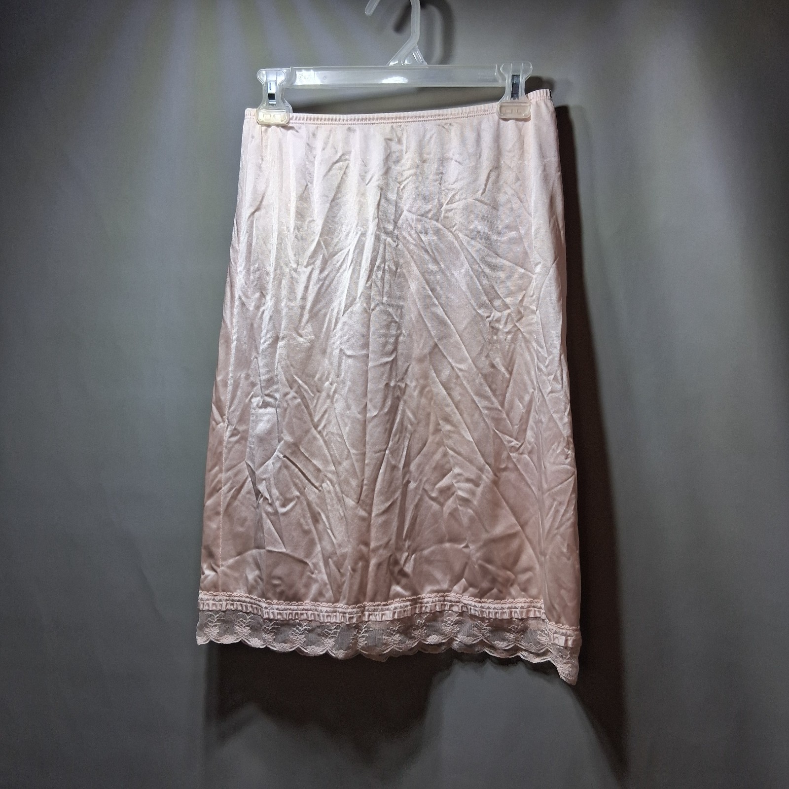 Vintage 1970s Formfit Solid Pink Lace Trim Half Slip – Size Medium