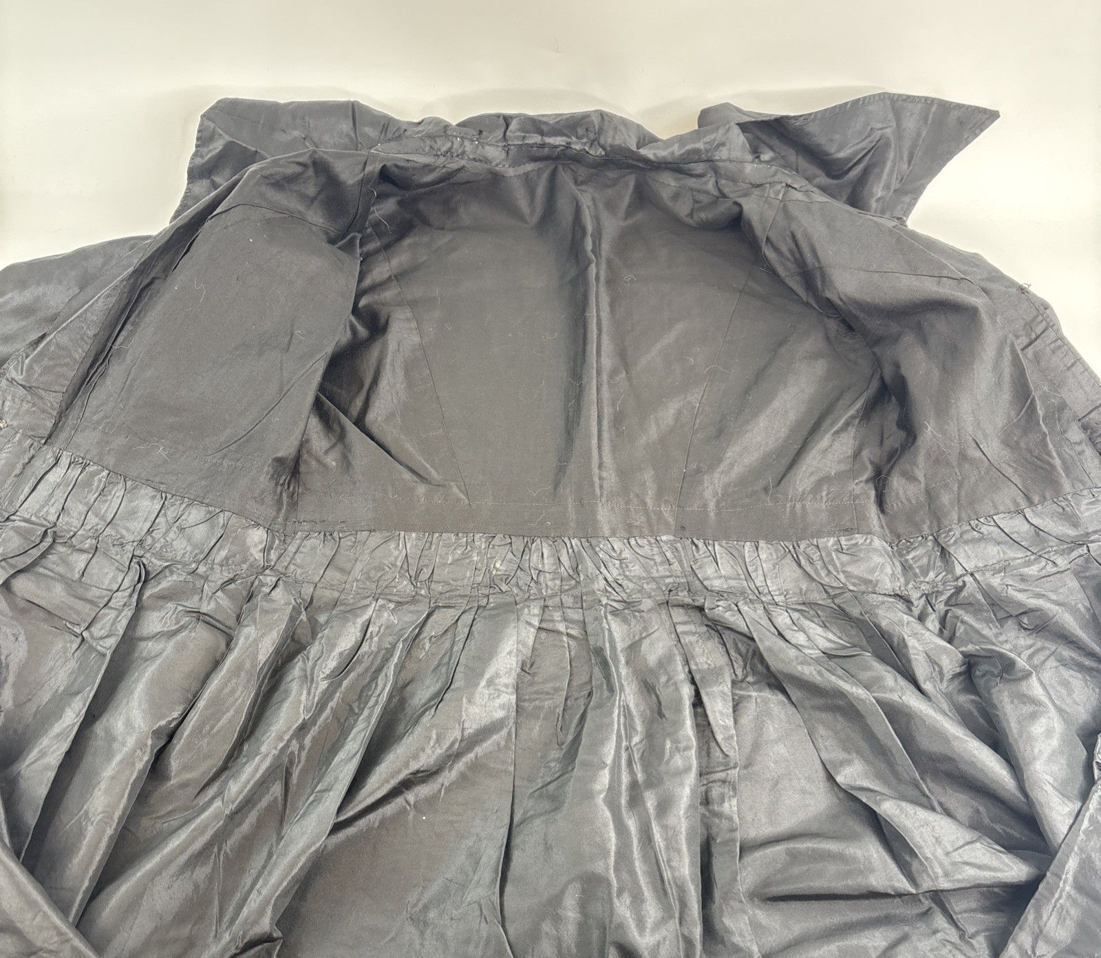 1800&rsquo;s Antique Victorian Ladies Black Silk Taffeta Mourning Coat w/ Large Collar