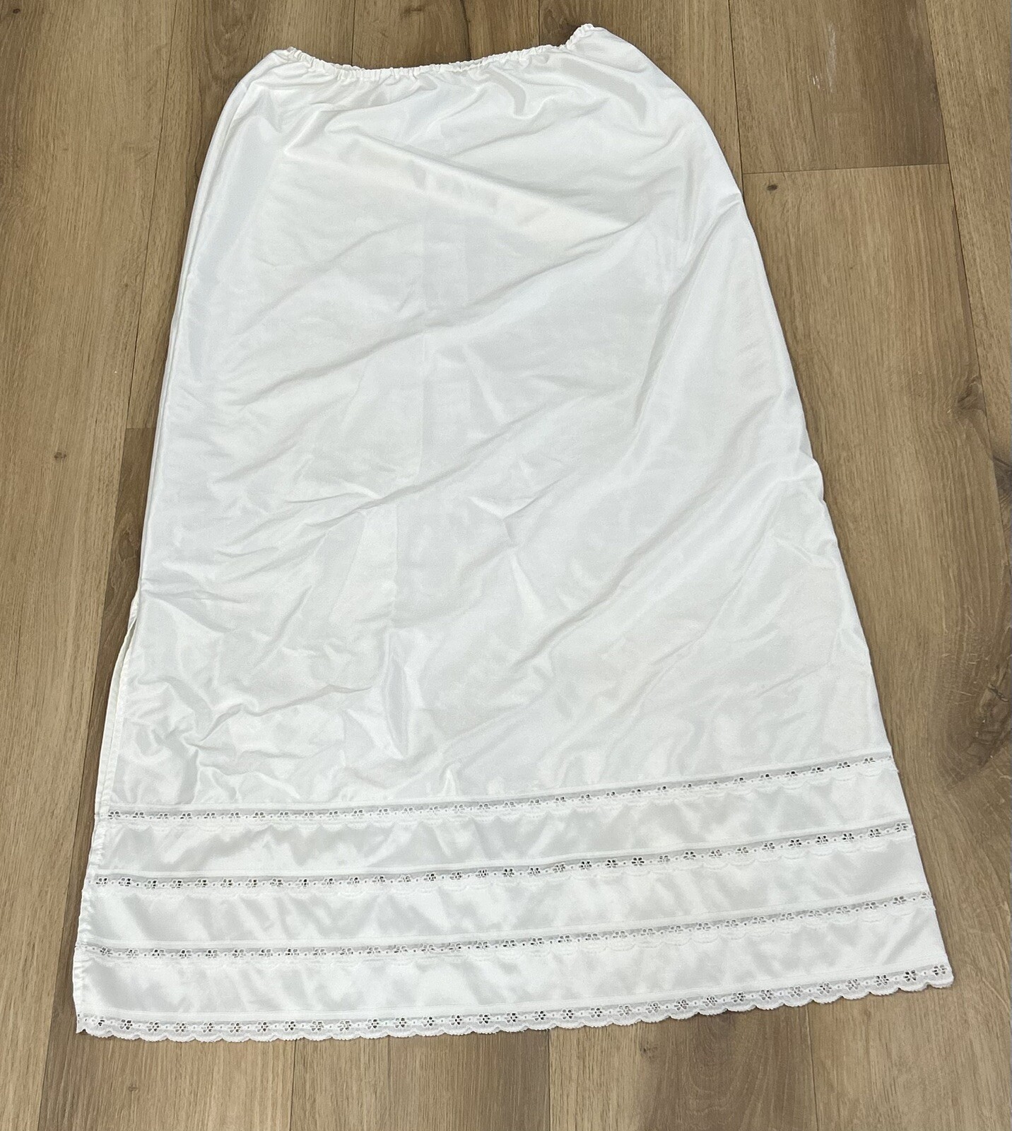 KAYSER Women&rsquo;s Half Slip Medium Beige Side Slit Lace Trim Maxi 37.5&Prime; Long Vtg