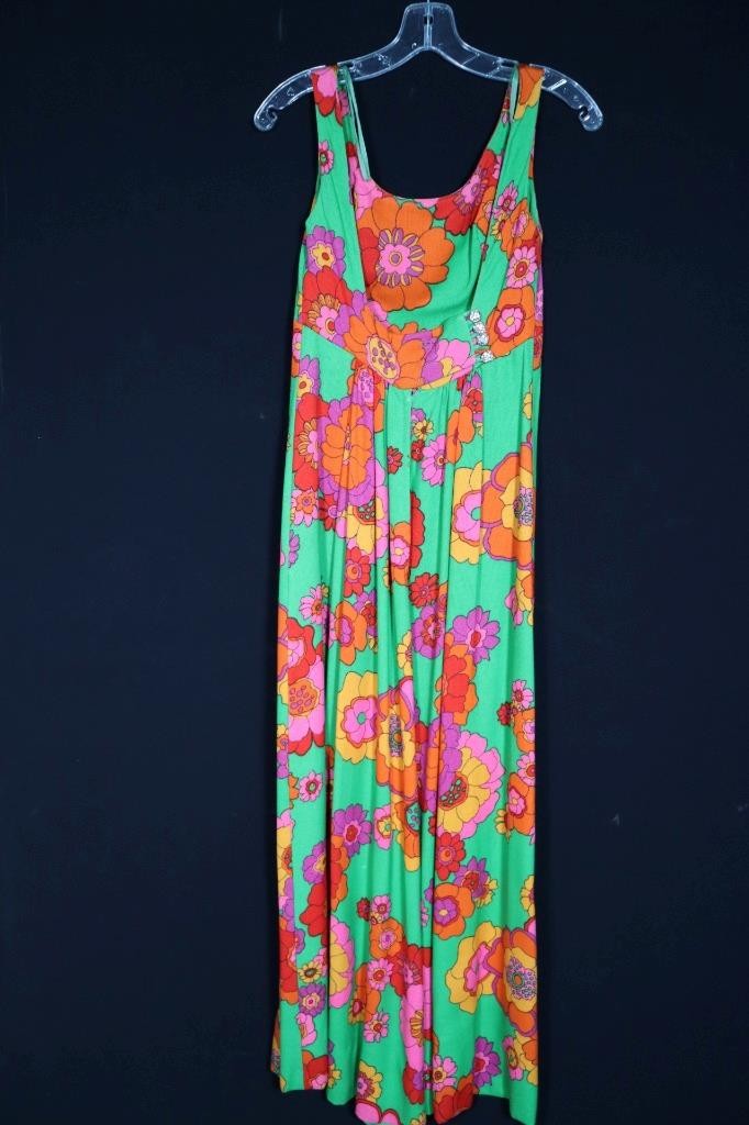 Vintage 1970&rsquo;s Designer Quality Long Colorful Green Floral Linen Dress Size 4-6