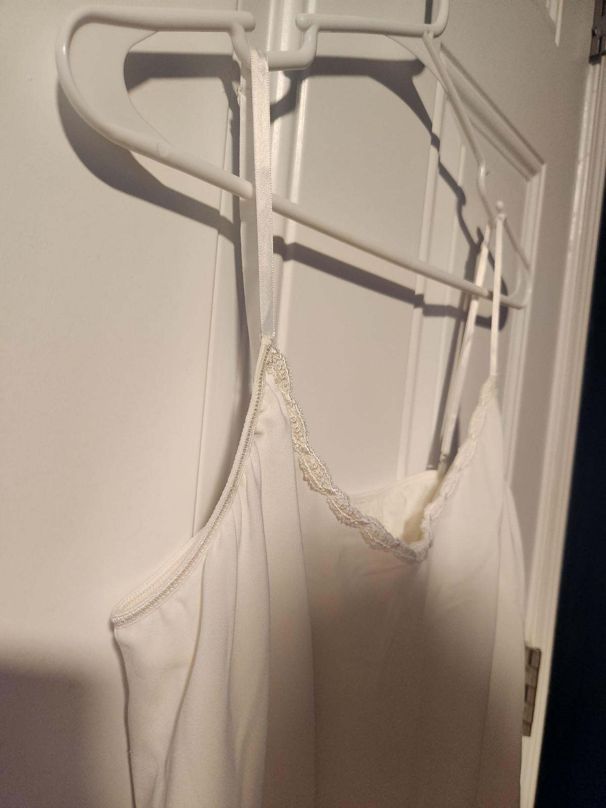 VTG Vanity Fair Ivory Polyester Lace Trim Full Slip Dress Size 40