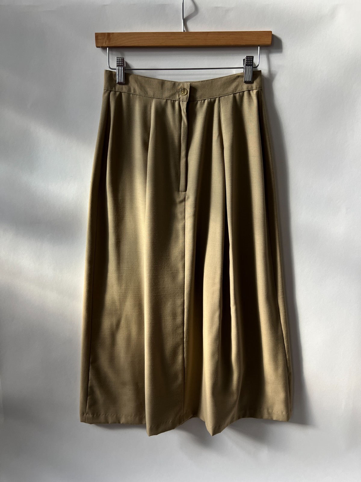 VTG 1990s Walker Lane Beige A-Line Midi Skirt, Made in Japan, Sz XS/S (~25.5&Prime;)