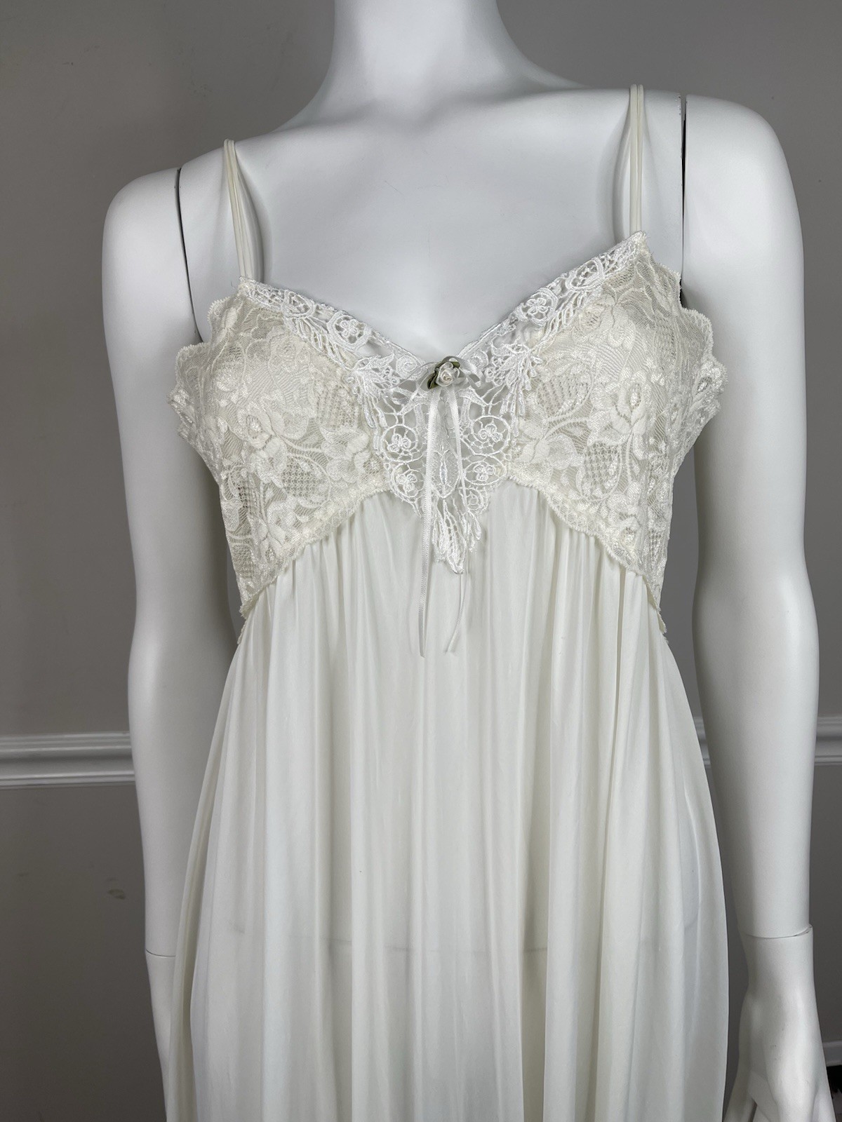 VTG Miss Elaine Intimates Romantic nightgown Lace Bodice Size 36” sexy Ivory