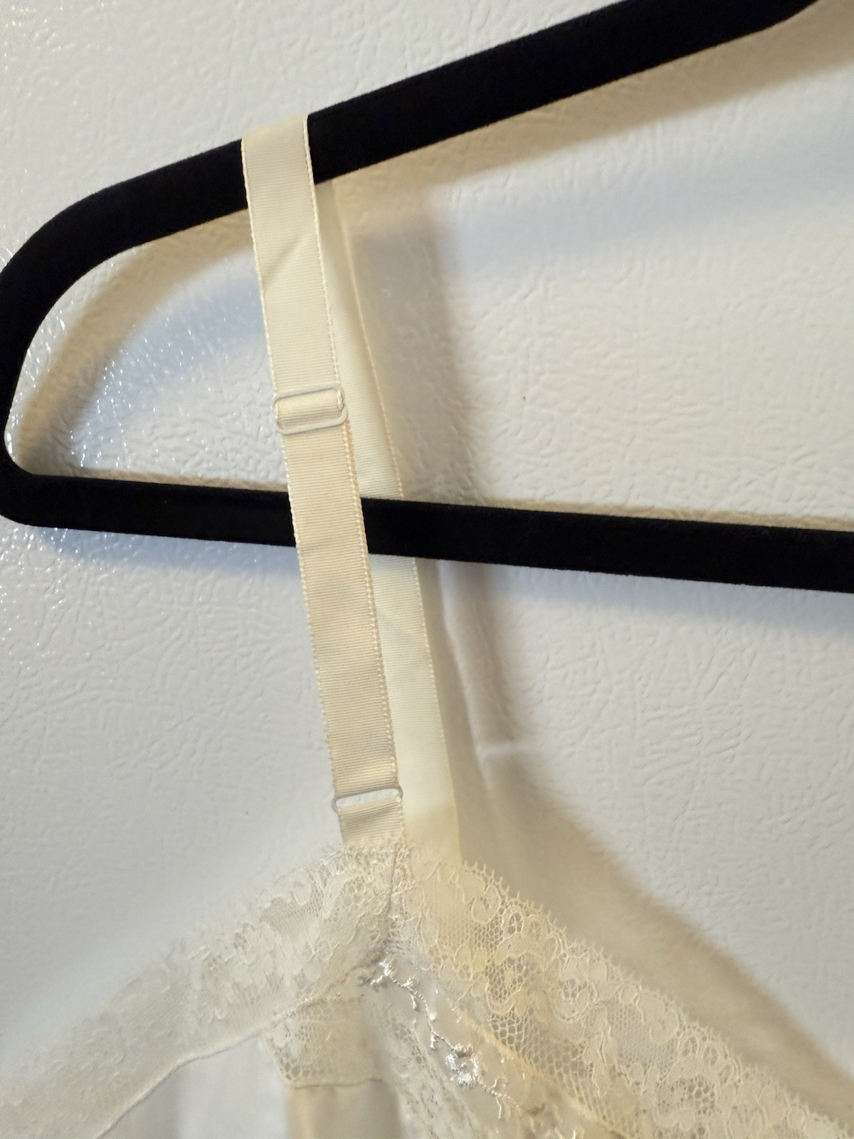 Vintage « Enthrall » Barbizon White Full Slip Crepe Remarque Sz 20.5” Little Lady