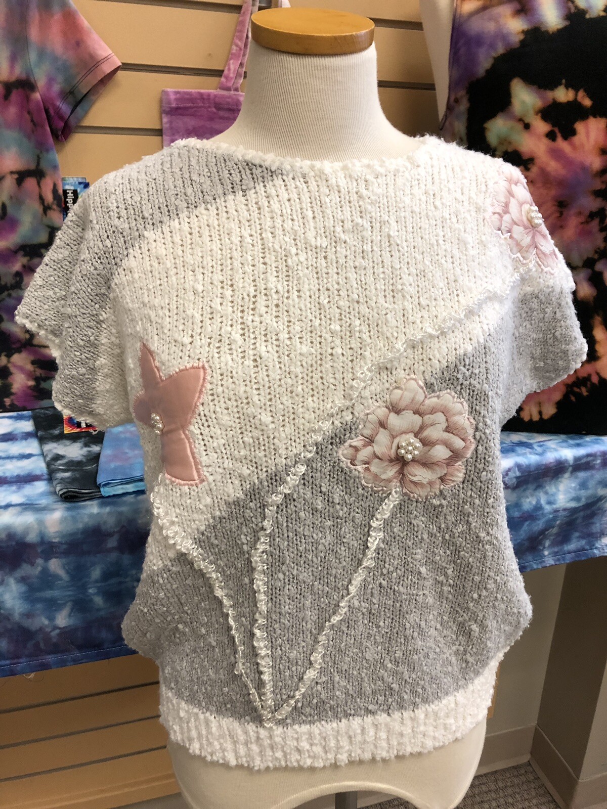 Vintage 80’s Grandma Art School Teacher Short Sleeve Sweater L Pearls