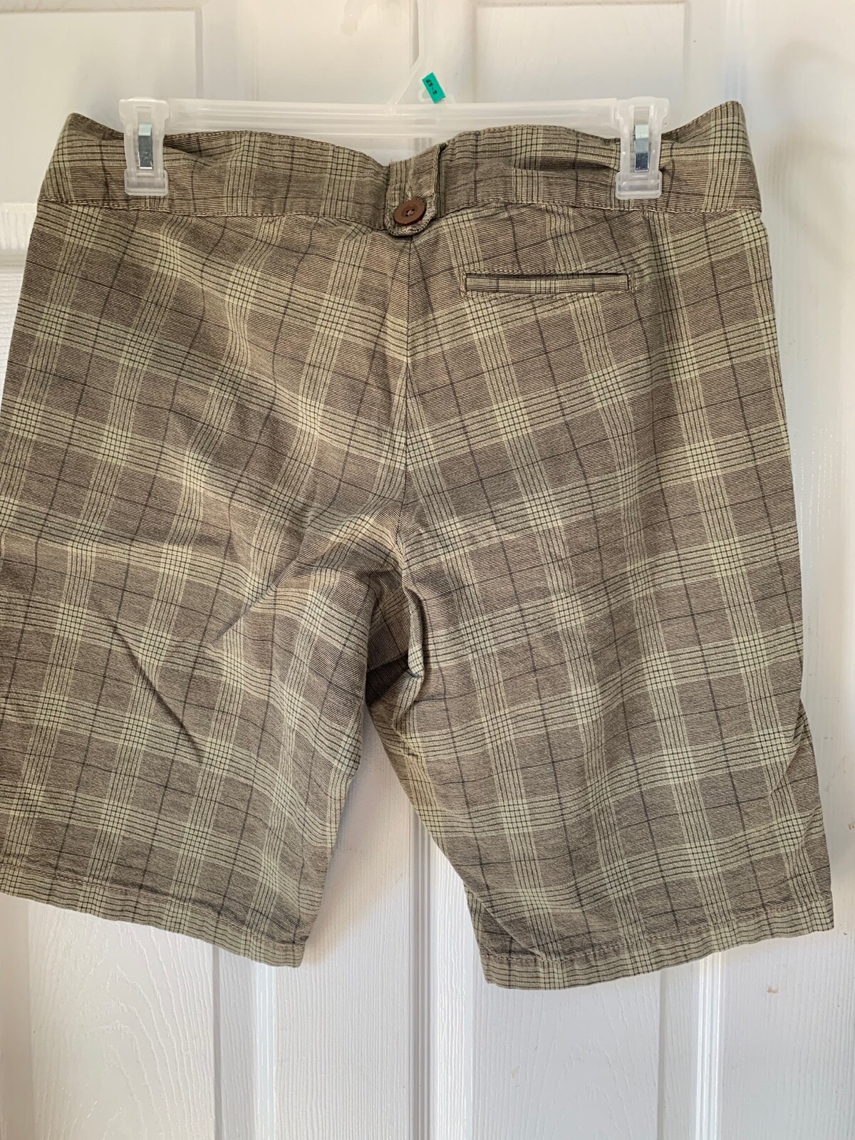 DS1— L.E.I. vintage Juniors Plus shorts, green plaid. SIZE 14