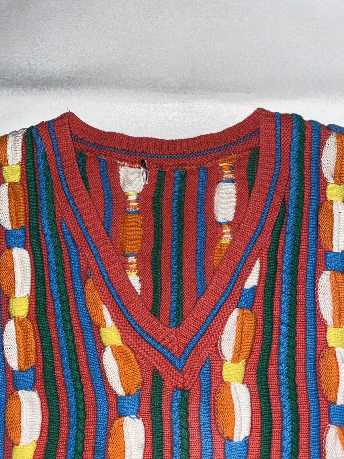 Vintage Sleeveless V Neck Pullover Sweater 20.5X21.5.