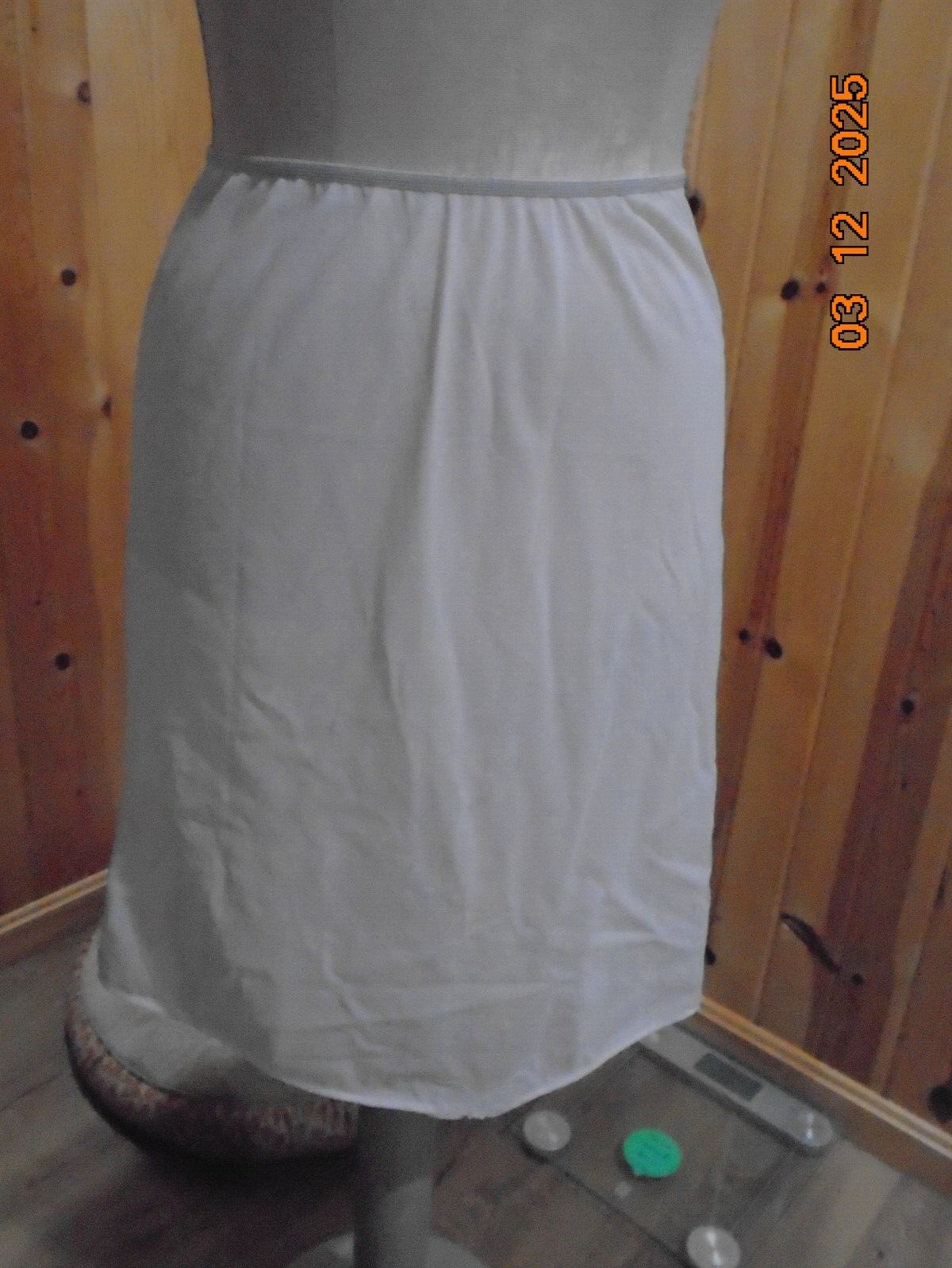 UNBRANDED vintage slip size M? nylon EUC