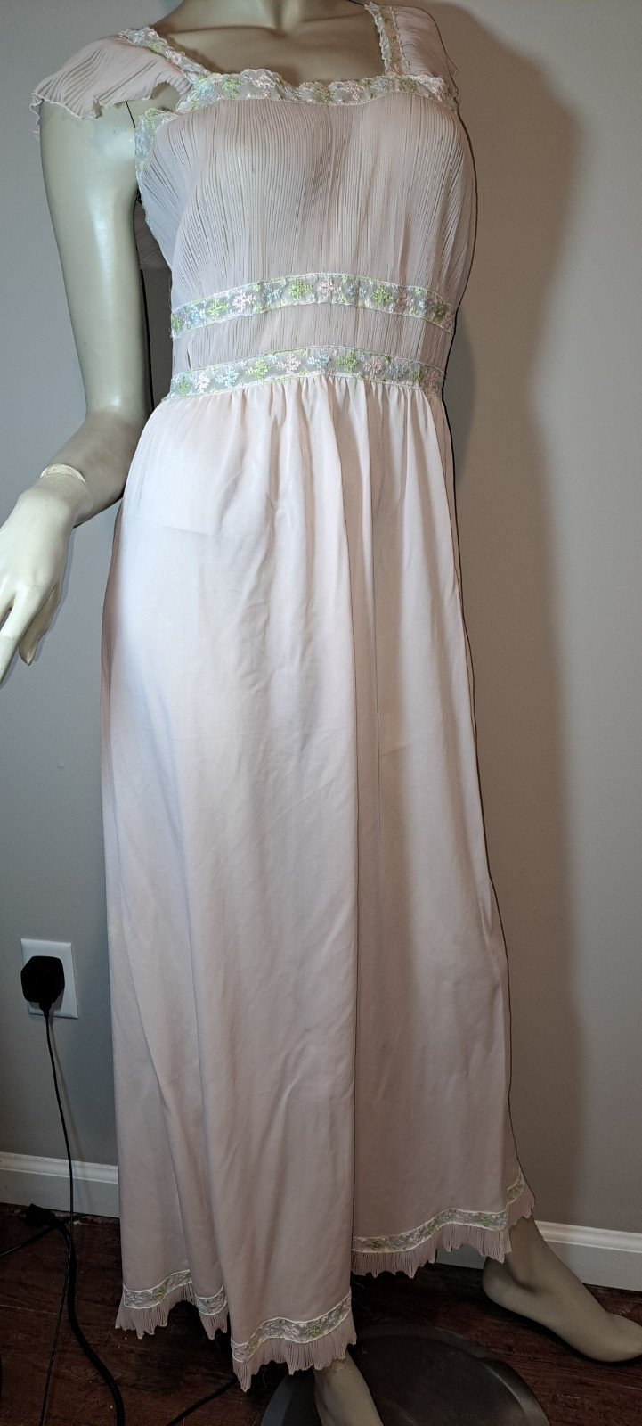 Vtg Feminine Sexy Laros Nightgown 34 M Pink Crystal Pleated Euc Dainty Lingerie