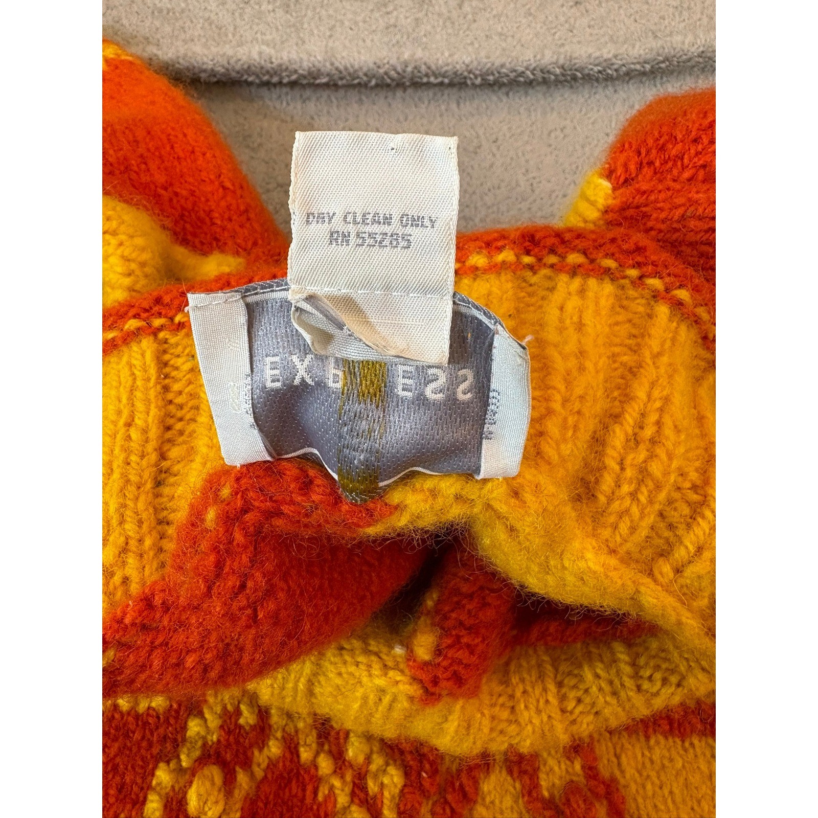 Express Tricot Vintage Snowflake Colorblock Pullover S Orange Yellow Hong Kong